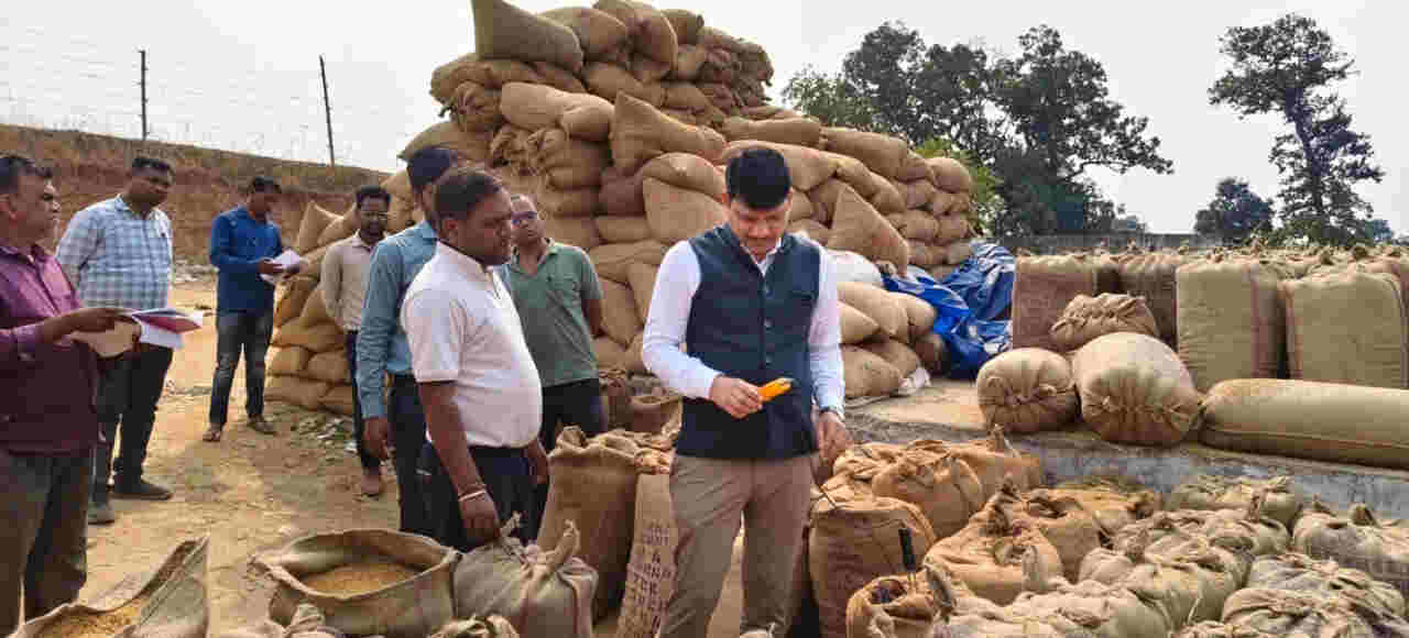 कोरबा : धान खरीदी में गड़बड़ी, समिति प्रबंधक एवं फड़ प्रभारी पर 60 लाख की वसूली का मामला दर्ज, कलेक्टर के निर्देश पर हुई कार्रवाई