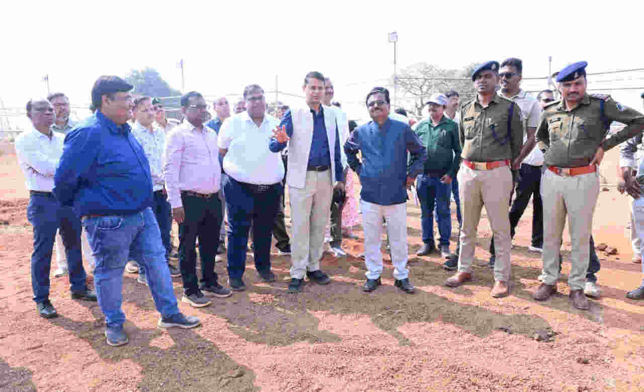 राजिम कुंभ कल्प 2025 को भी भव्य और दिव्य बनाने की तैयारी, संभाग आयुक्त महादेव पहुंचे नए मेला स्थल