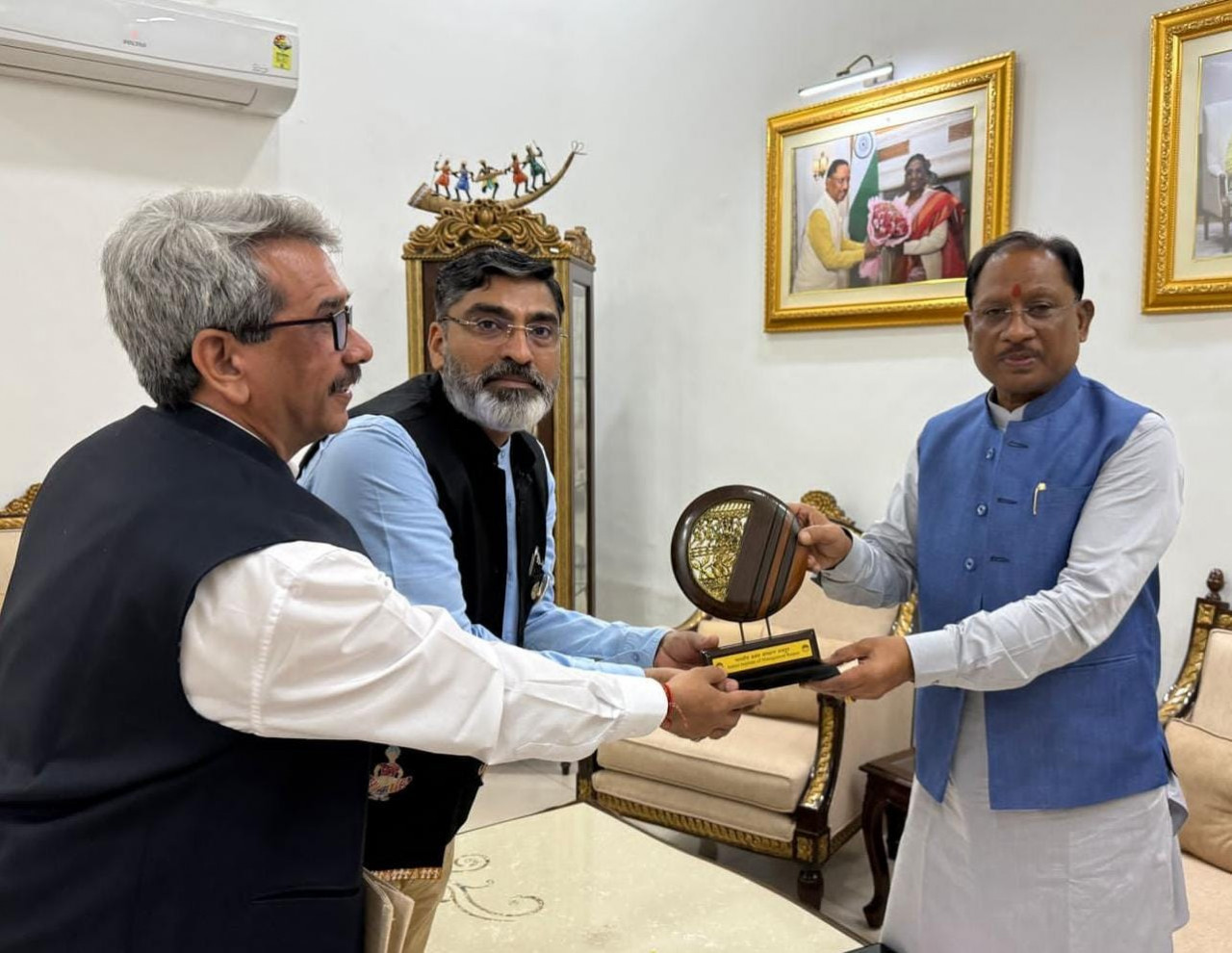 IIM रायपुर के निदेशक श्री काकानी ने की CM साय से सौजन्य भेंट, दिया पब्लिक लीडरशिप प्रोग्राम का आमंत्रण
