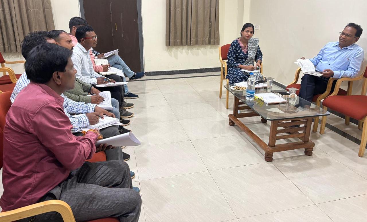 कन्या छात्रावासों में महिला गार्ड जरूरी, ट्राइबल कमिश्नर ने दिए निर्देश