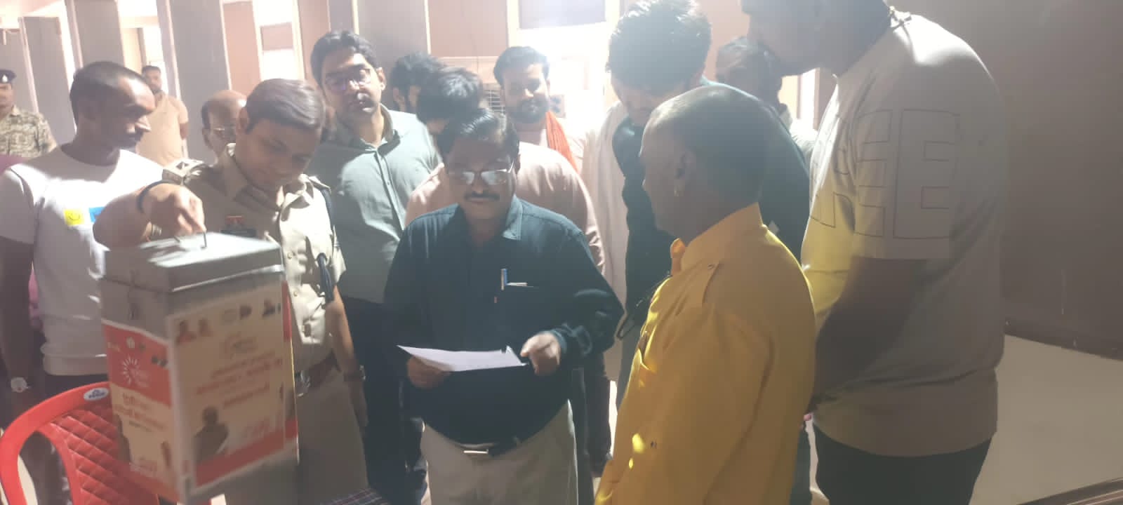 सुशासन तिहार : व्यवस्था का जायजा लेने पहुंचे कमिश्नर, गांव में आवास तो शहर में सीमांकन की मांग