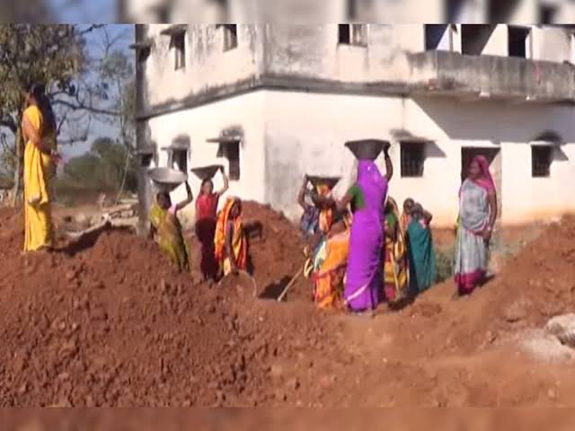 छत्तीसगढ़ : रोजी-मंजूरी, रेजा-कुली, अगरबत्ती श्रमिकों के लिए 1 अप्रैल से नई दरें लागू, सरकारी आदेश जारी
