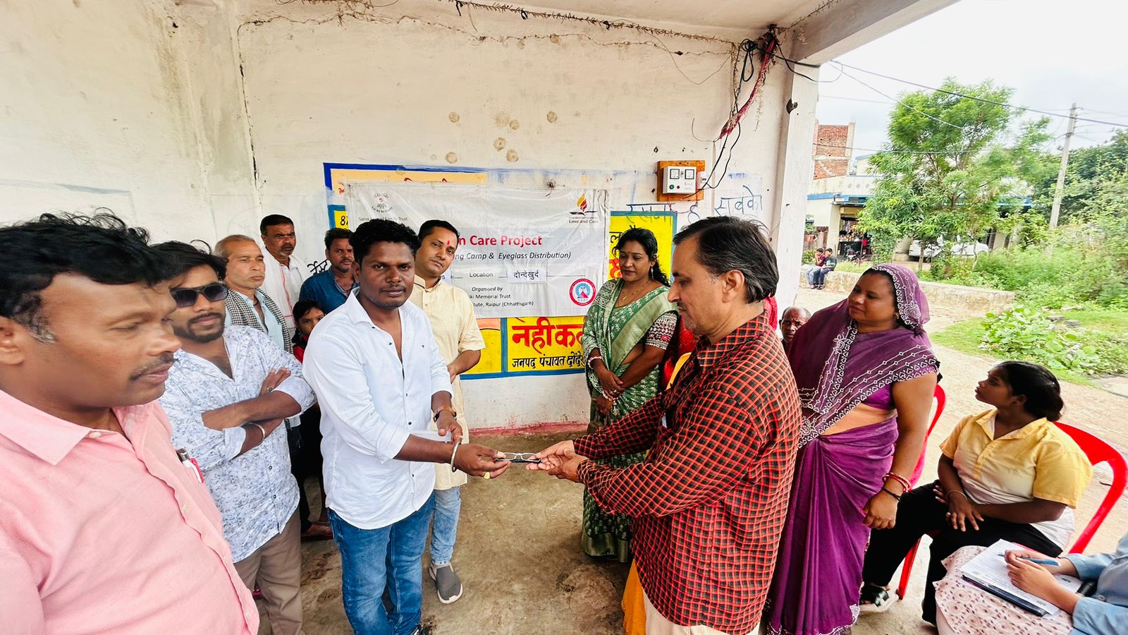 मानवता की मिसाल: दोंदेखुर्द में 60 से अधिक को मिला पावर चश्मा, 20 का हुआ मोतियाबिंद का इलाज