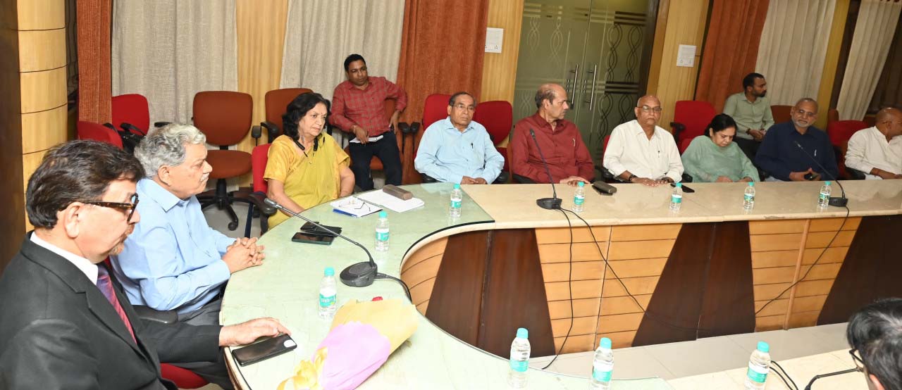 रायपुर : आर्टिफिसियल इन्टेलिजेंस और लोक प्रशासन विषय पर हुआ संवाद, अवसर और चुनौतियों पर हुई विस्तृत बातचीत