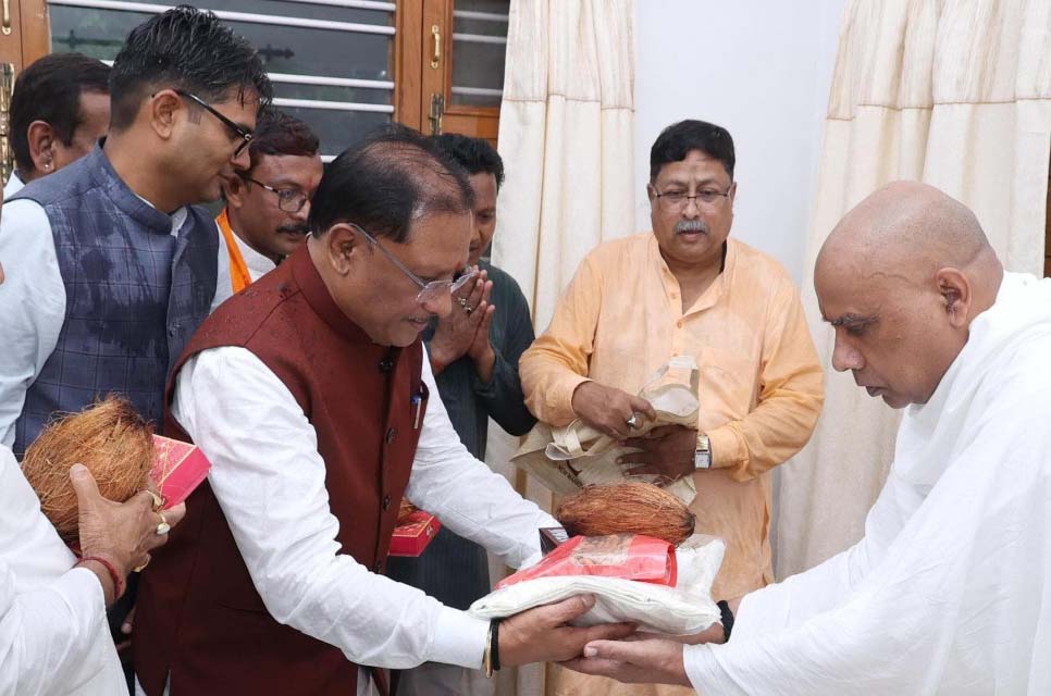 Raipur : CM Sai Visits Aghor Gurupeeth in Banora Village for ‘Guru Darshan’ on the Occasion of Guru Purnima Raipur : CM Sai Visits Aghor Gurupeeth in Banora Village for ‘Guru Darshan’ on the Occasion of Guru Purnima