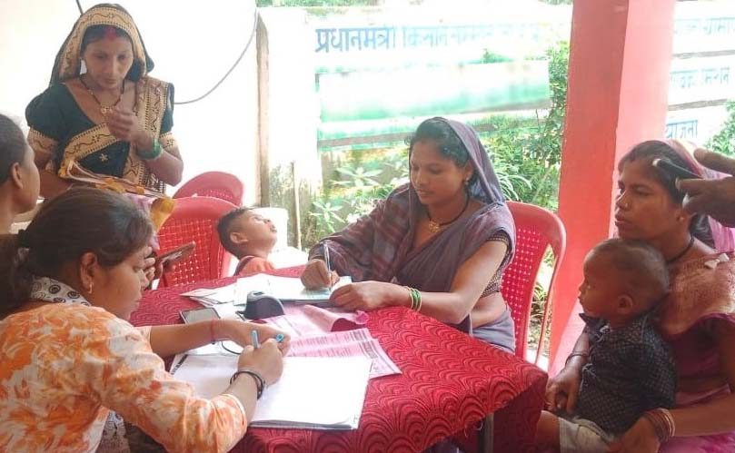 छत्तीसगढ़ में आदिवासी प्रसन्नचित्त, सरकार की कर रहे हैं भूरी-भूरी प्रशंसा