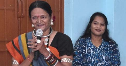 राजनांदगाव : ये हैं जेसीबी वाली दीदी, हाईवा जैसी भारी वाहनों को आसानी से करती हैं ऑपरेट, मलेशिया और जापान में करेंगी अपने हुनर का प्रदर्शन