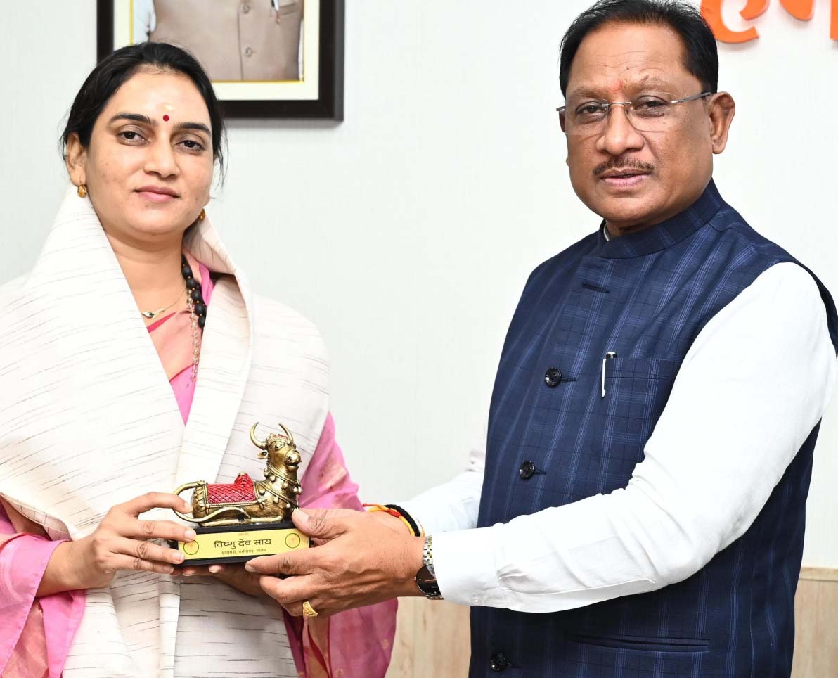 वॉटर वुमन : मुख्यमंत्री विष्णुदेव साय से भी हो गयी मुलाकात, सम्मान मिला, काम तो मिल ही जायेगा