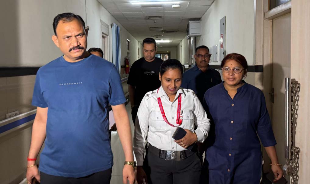 अचानक डीकेएस अस्पताल पहुंचे स्वास्थ्य मंत्री जायसवाल, कहा-लापरवाही बर्दाश्त नहीं की जाएगी