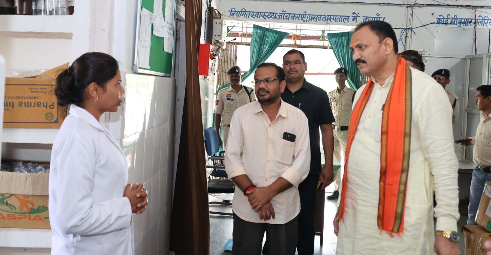मनेन्द्रगढ़ : बंजारीडांड़ अस्पताल पहुंचे स्वास्थ्य मंत्री, मरीजों से की बातचीत, सुविधाओं का लिया जायजा