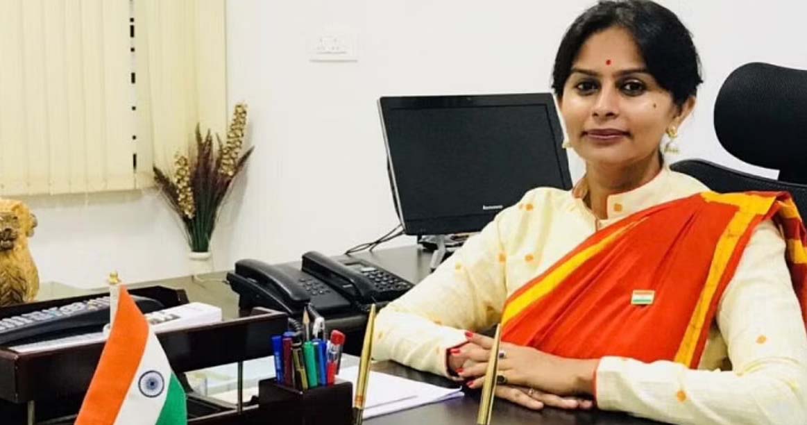 दंतेवाड़ा : प्रभारी सचिव डॉ. प्रियंका शुक्ला ने ली समीक्षा बैठक, विकास कार्यों में गति और प्रभावशीलता बढ़ाने पर दिया जोर