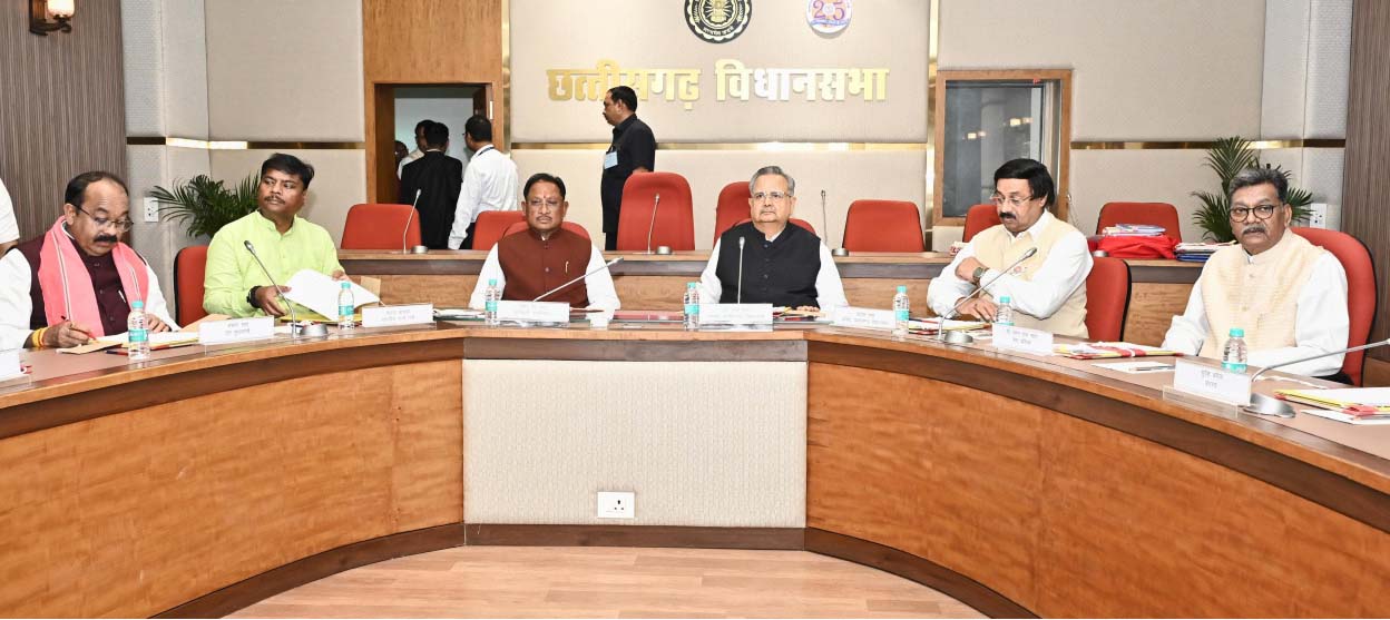 रायपुर : स्पीकर डॉ रमन सिंह की अध्यक्षता में विधानसभा कार्य मंत्रणा समिति की बैठक, CM भी मौजूद