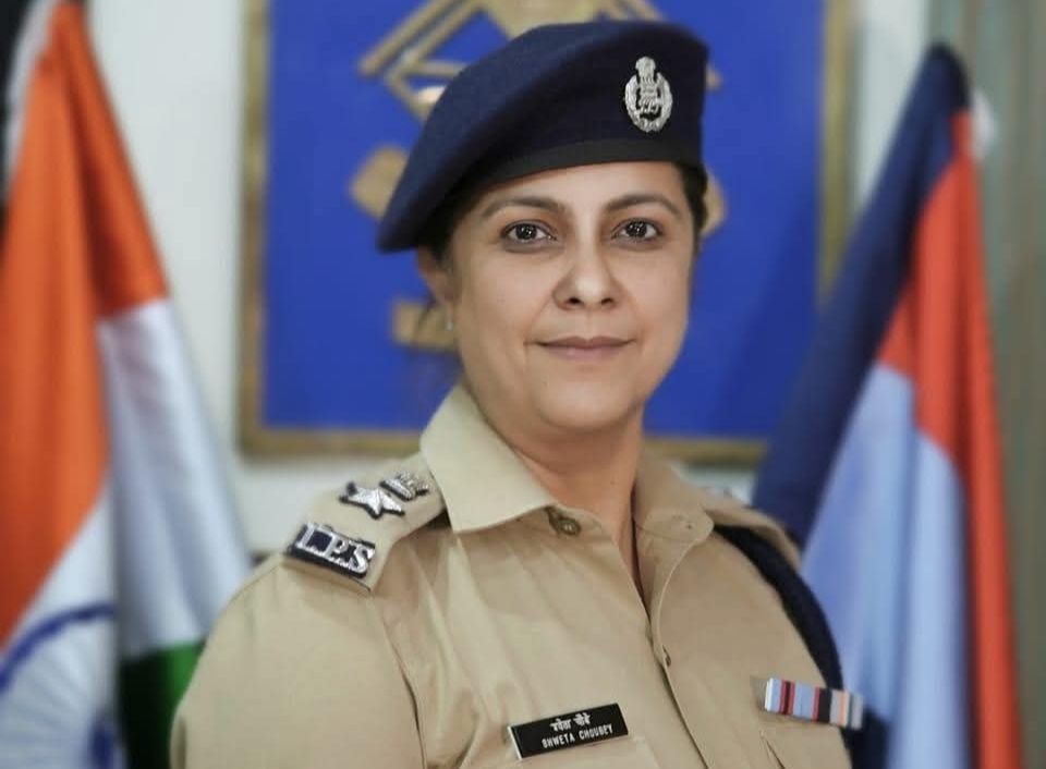 छत्तीसगढ़ की बेटी बनीं उत्तराखंड की शेरनी, IPS श्वेता चौबे मुख्यमंत्री सराहनीय सेवा पदक से सम्मानित छत्तीसगढ़ की बेटी बनीं उत्तराखंड की शेरनी, IPS श्वेता चौबे मुख्यमंत्री सराहनीय सेवा पदक से सम्मानित