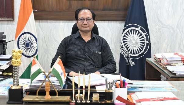 बिलासपुर : ‘हर घर तिरंगा’ अभियान के लिए कलेक्टर अग्रवाल ने की अपील, कहा- राष्ट्र के प्रति बेहतर करने की प्रेरणा का प्रतीक है तिरंगा बिलासपुर : ‘हर घर तिरंगा’ अभियान के लिए कलेक्टर अग्रवाल ने की अपील, कहा- राष्ट्र के प्रति बेहतर करने की प्रेरणा का प्रतीक है तिरंगा