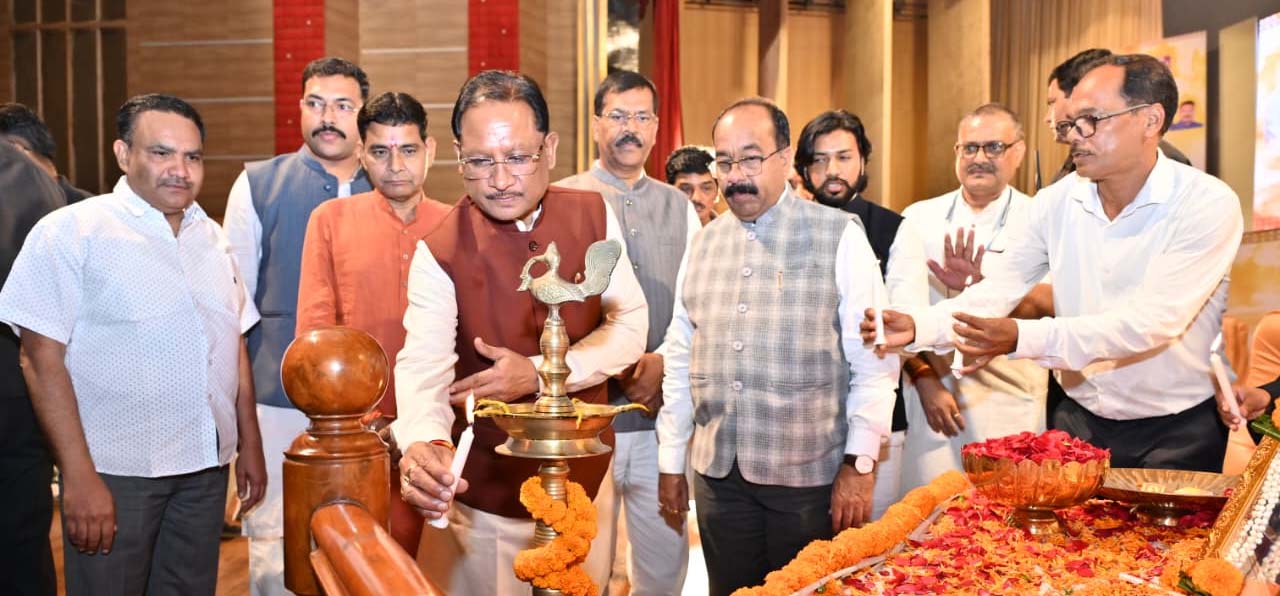 साहित्य और संस्कृति की धरा रही है छत्तीसगढ़ की धरती : मुख्यमंत्री साय साहित्य और संस्कृति की धरा रही है छत्तीसगढ़ की धरती : मुख्यमंत्री साय