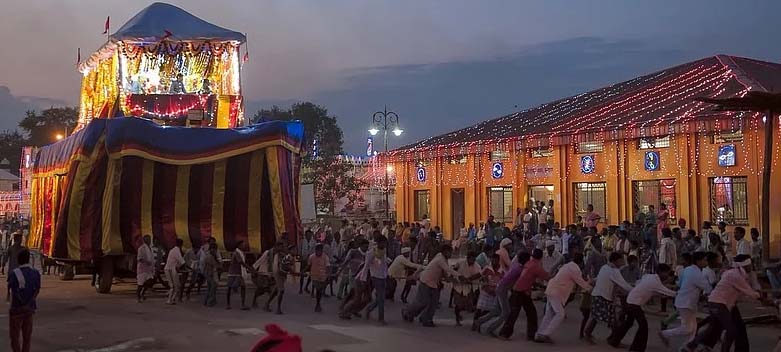 बस्तर दशहरा: आदिवासी आस्था का 75 दिवसीय महाकुंभ बस्तर दशहरा: आदिवासी आस्था का 75 दिवसीय महाकुंभ