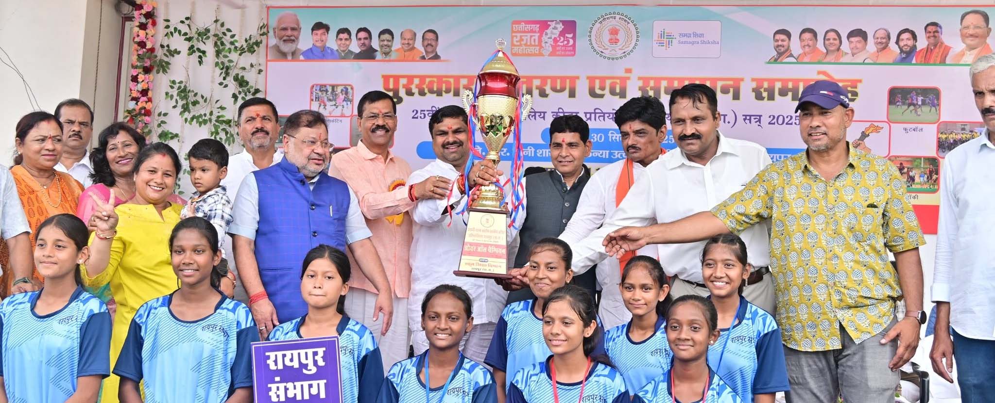 छत्तीसगढ़ के स्कूलों में लगेंगे 9 हजार स्मार्ट क्लास और 22 हजार कंप्यूटर, शिक्षा मंत्री यादव ने की घोषणा छत्तीसगढ़ के स्कूलों में लगेंगे 9 हजार स्मार्ट क्लास और 22 हजार कंप्यूटर, शिक्षा मंत्री यादव ने की घोषणा